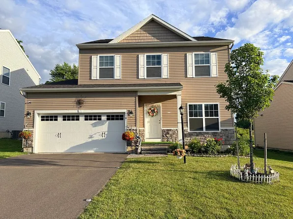 6 Harbor Ln, Cohoes, NY 12047