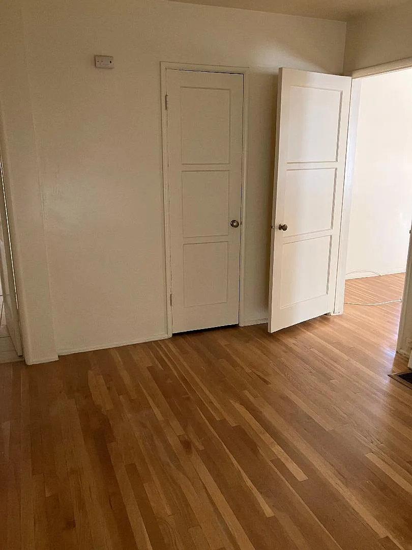3637 S Victoria Ave — Photo 2