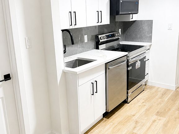 5th image of 50 Nettle Cres Unit 2