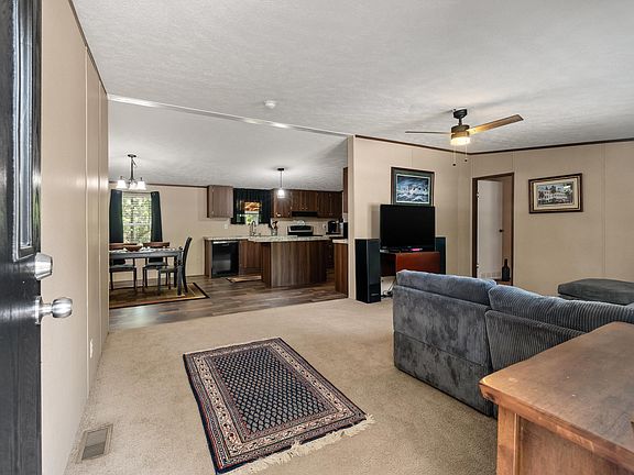 5th image of 470 Pauline Dr