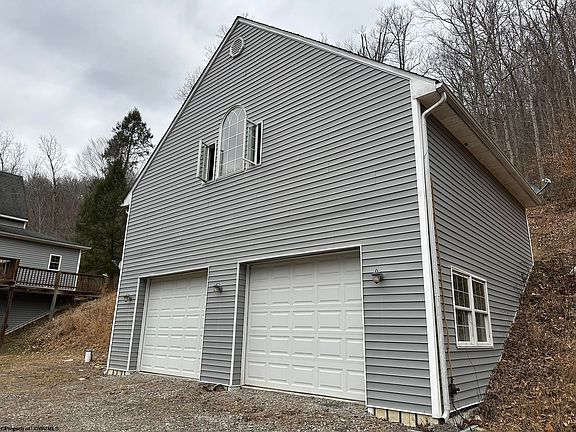 3rd image of 3147 Lake Lane Rd