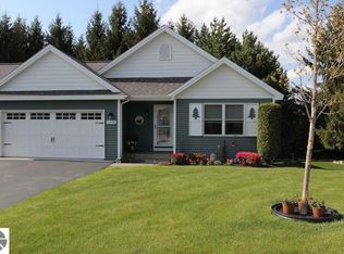 5218 Hazelnut Ct, Traverse City, MI 49685