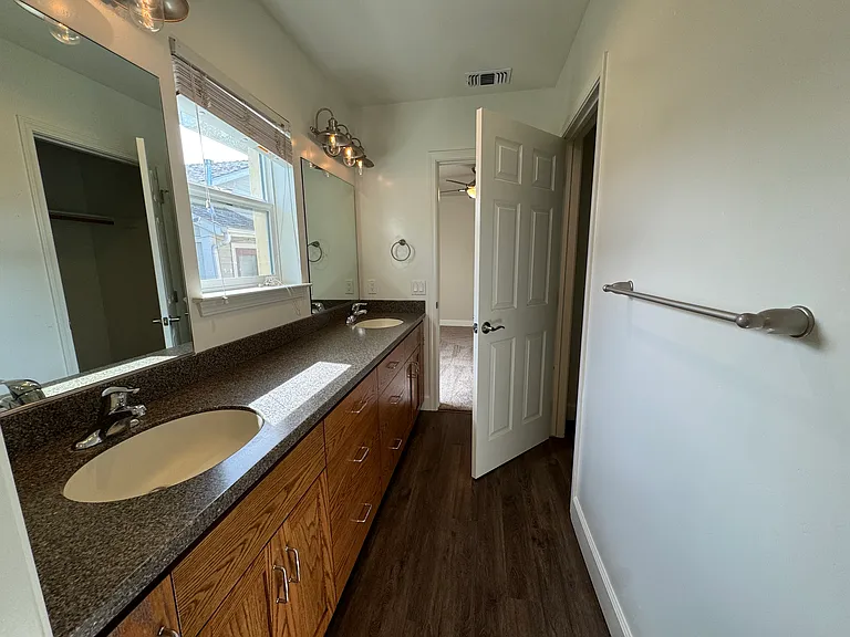 2036 Oak St #1 — Photo 11