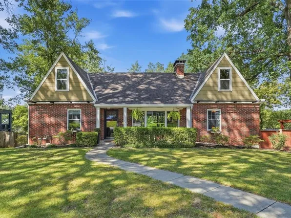 928 E Drumm Cir, Independence, MO 64055