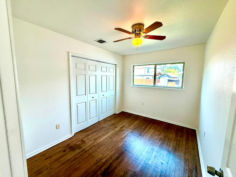 515 Bangor Dr — Photo 8
