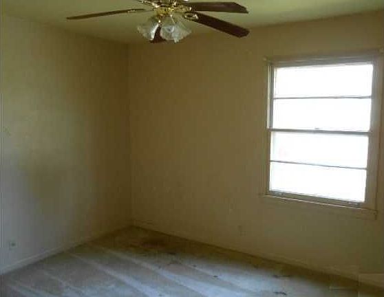 5th image of 4611 Ardmore Dr NW