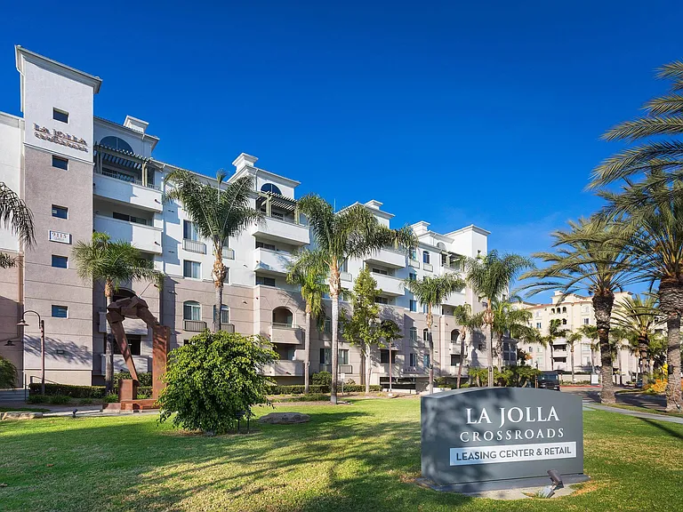 La Jolla Crossroads Apartments — Photo 17