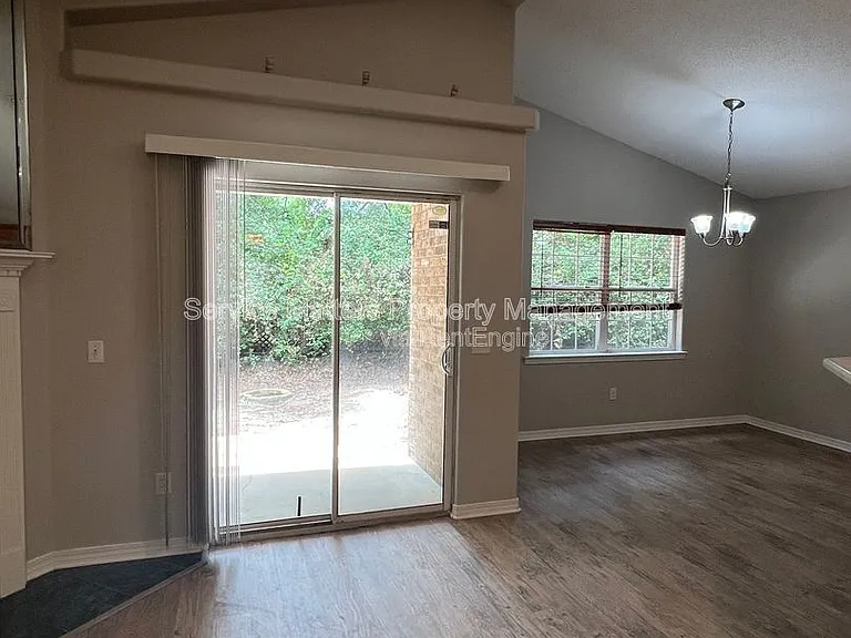 5959 Sleepy Hollow Ct — Photo 13