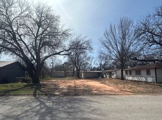 1438 Avenue A, Graham, TX 76450