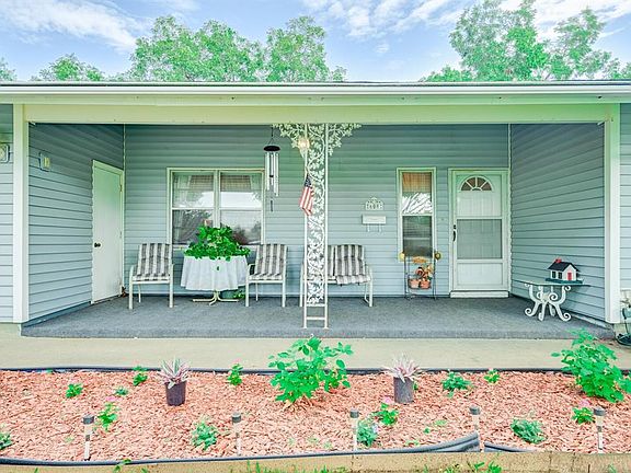 3rd image of 608 Hodges Dr