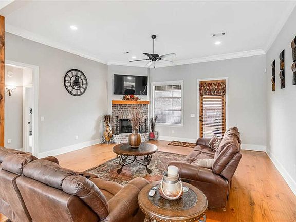 5th image of 401 Araglen Dr