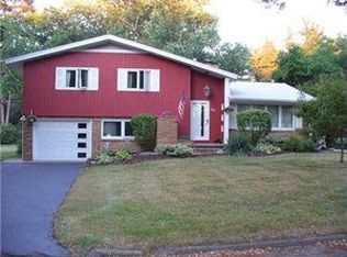 23 Hamilton Dr, Lockport, NY 14094