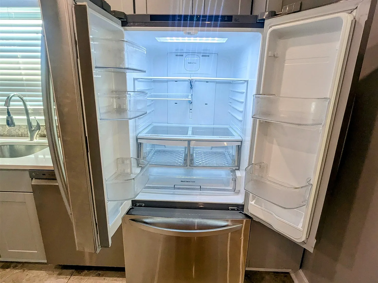 3 bed, 1.0 bath, 1200 sqft, $3,100 — Photo 3
