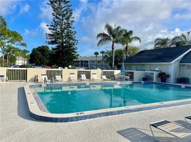 1504 SE Royal Green Cir