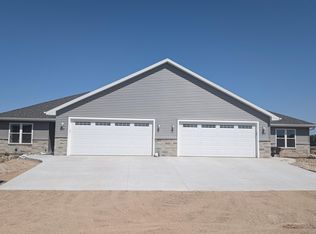 546 Summer Dr, Brillion, WI 54110