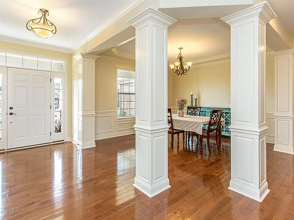 3rd image of 2593 Twin Hills Ct