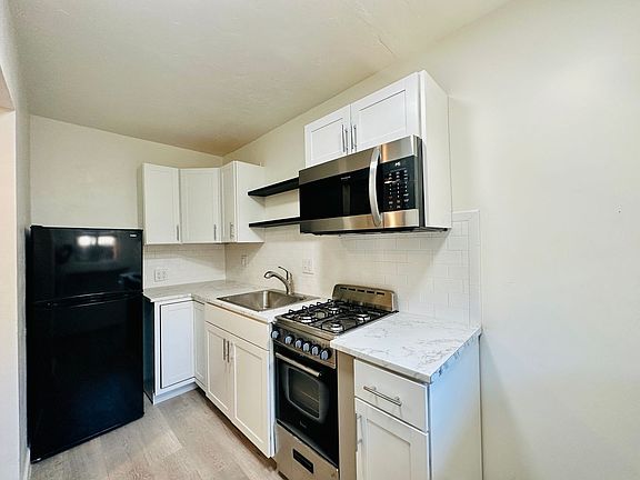 2nd image of 51 N Euclid Ave #61