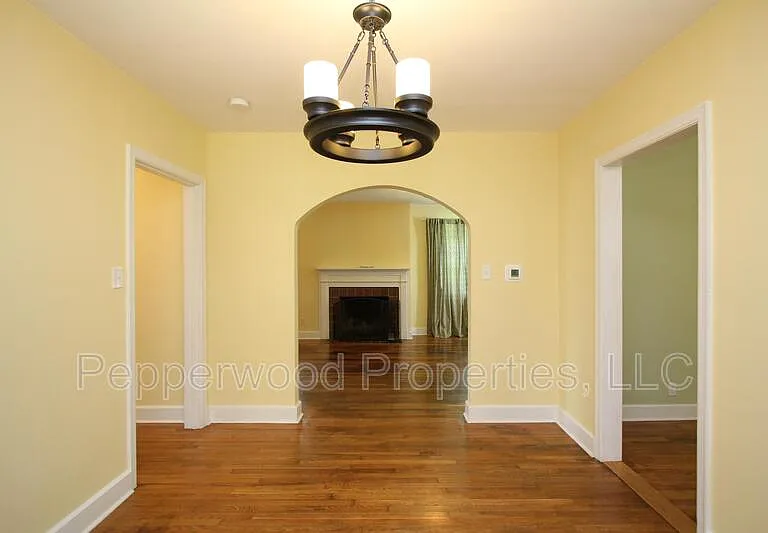 111 Timothy St — Photo 4