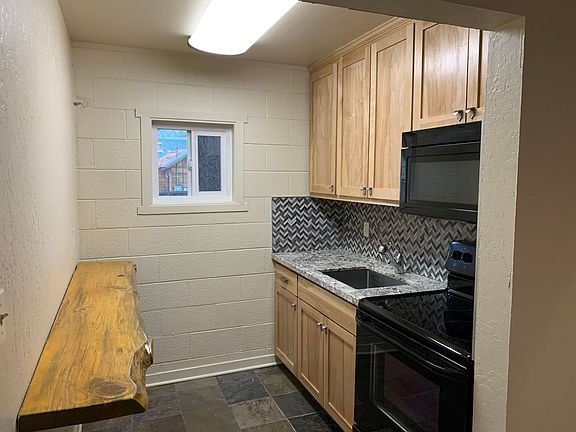 2nd image of 3993 Manzanita Ave #8