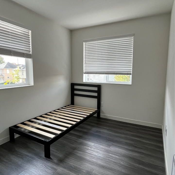 1st image of 5222 Brooklyn Ave NE Room 6