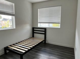 5222 Brooklyn Ave NE ROOM 6, Seattle, WA 98105