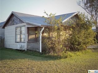849 Cemetery Rd, Seadrift, TX 77983
