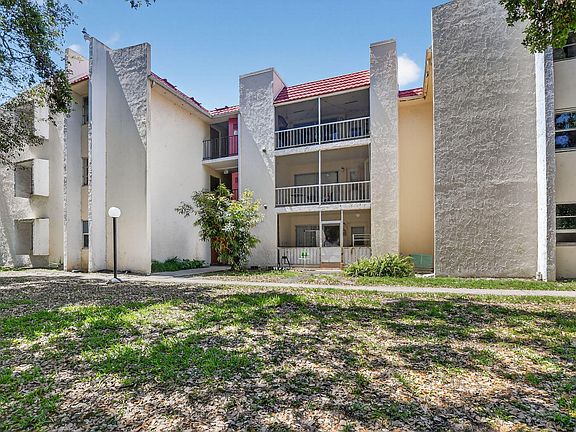 4th image of 636 NW 13th Street #0110