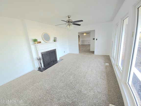 3rd image of 909 Clyde Drive