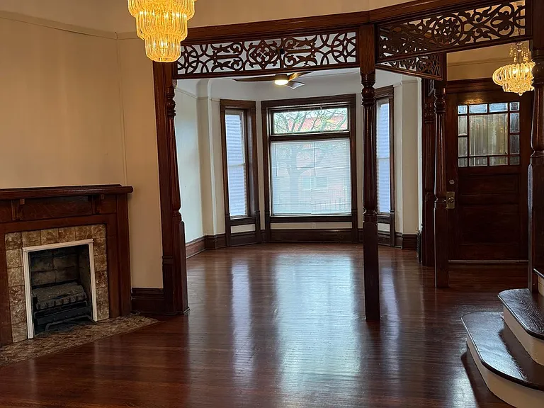 2451 W Jackson Blvd — Photo 2