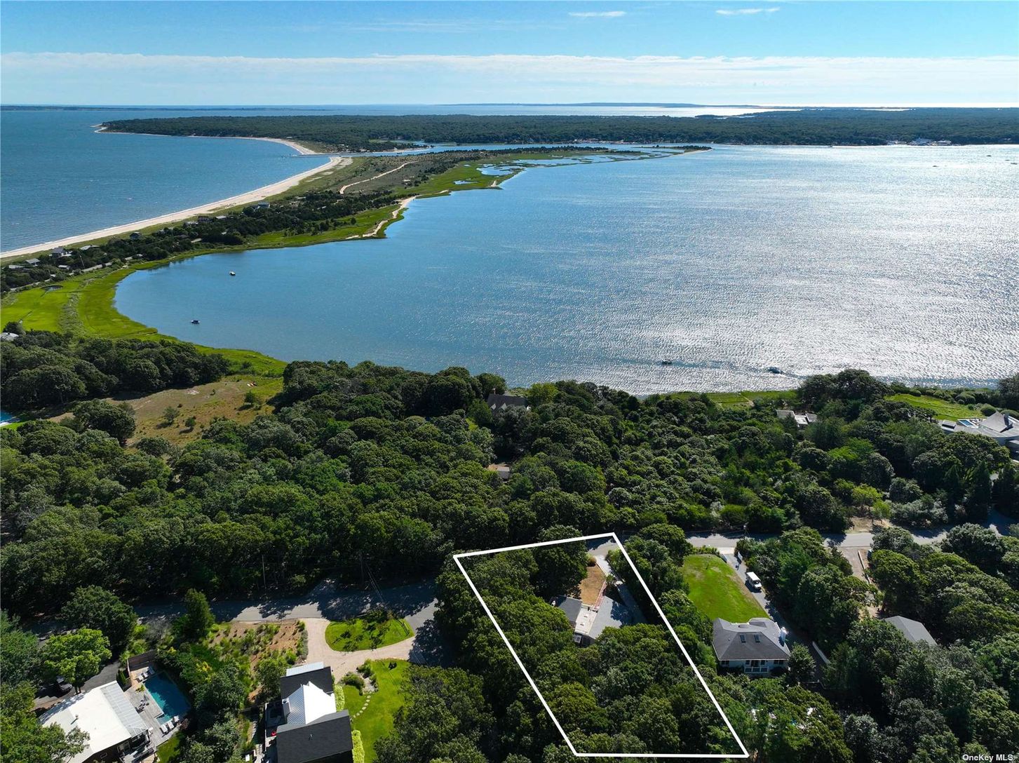  Ideal East Hampton Getaway!