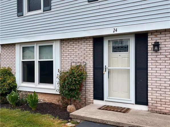 24 Springwood Dr, Webster, NY 14580