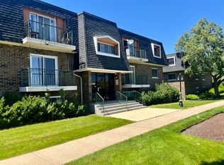 3220 Sanders Rd APT 2D, Northbrook, IL 60062