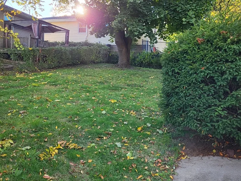 Edwin Ave — Photo 5