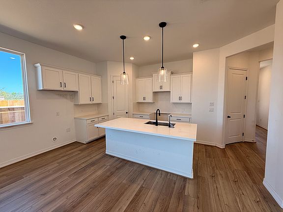 22539 Camp Driftwood Way Interior Image 5