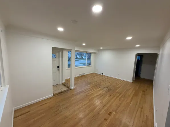 29455 Rosslyn Ave, Garden City, MI 48135