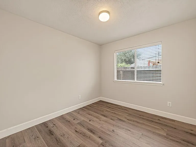 6739 Windy River Ln — Photo 20