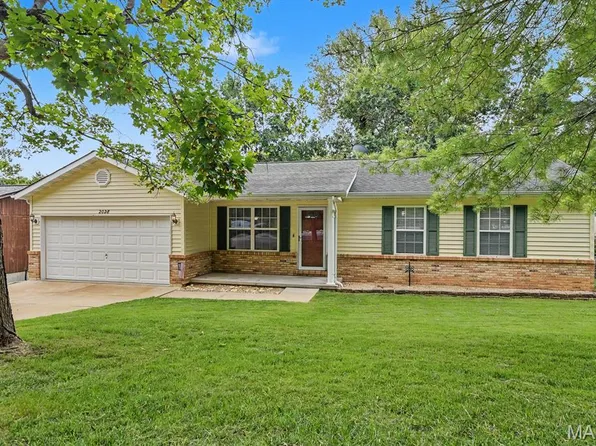 2028 Waybridge Ln, Fenton, MO 63026