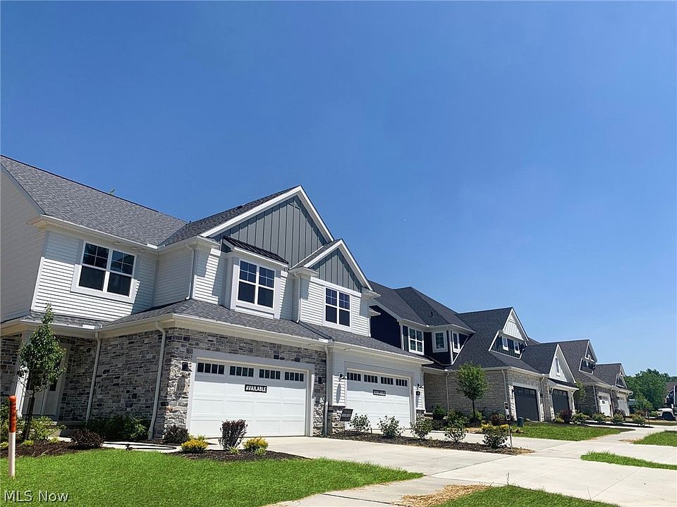 1st image of 127 Town Centre Dr
