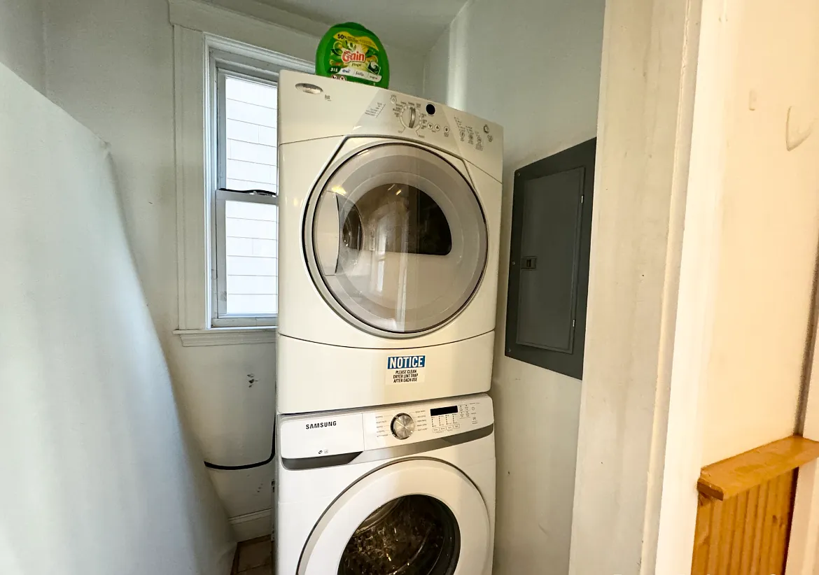 3 bed, 999 sqft, $4,500 — Photo 2