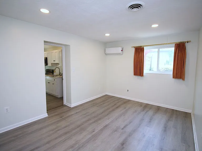11703 Caplinger Rd #2 — Photo 6