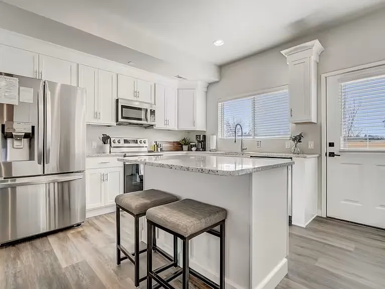 2220 E La Salle St — Photo 39