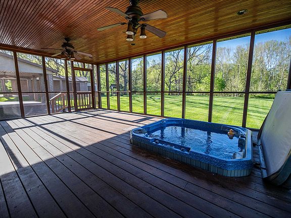 4th image of 6 Dorsey Dr