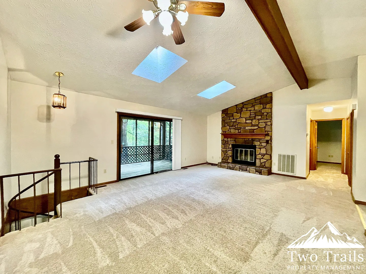 Secluded Woodland Retreat In Etowah — Photo 2