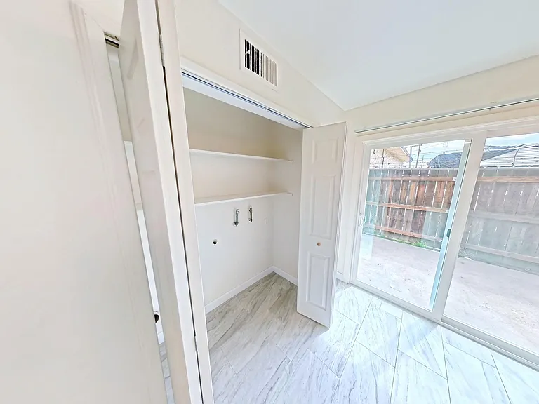 645 W Clinton Ave #B — Photo 4