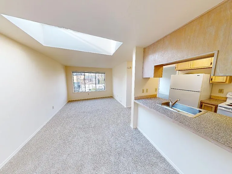 5307 Live Close To University Village And Uw! — Photo 8