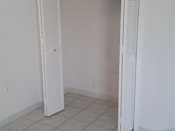 4th image of 3400 SW 142nd Ave #1