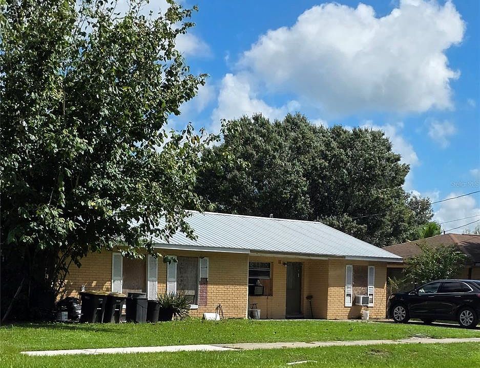 1st image of 1203 NE HICKORY STREET