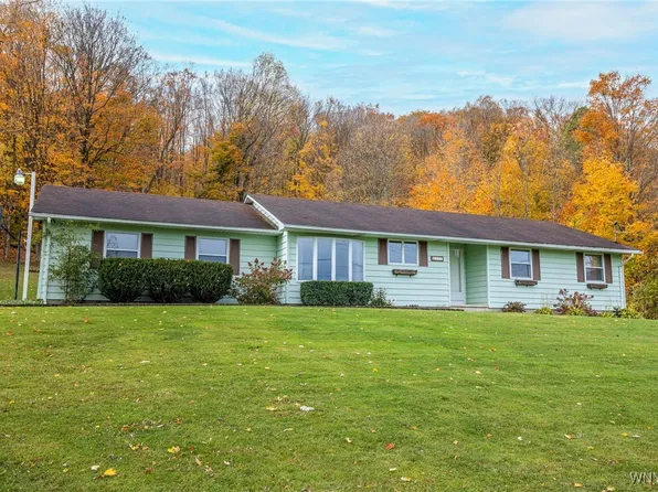 277 Wyoming St, Warsaw, NY 14569