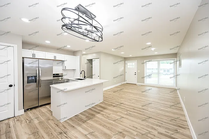 1320 Ovid Ave — Photo 4