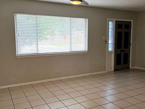 3rd image of 105 E Silver Sands Dr